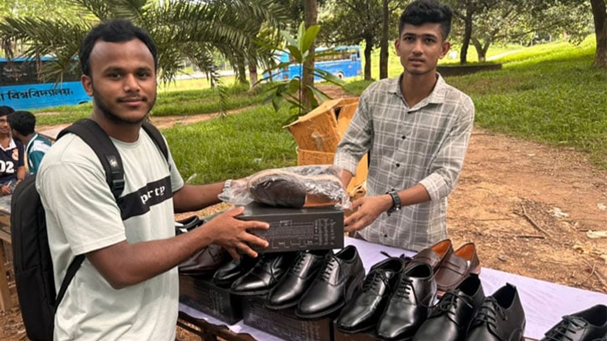 অ্যাসাইনমেন্টের ভাবনা থেকে কুবির তিন শিক্ষার্থীর উদ্যোক্তা যাত্রা