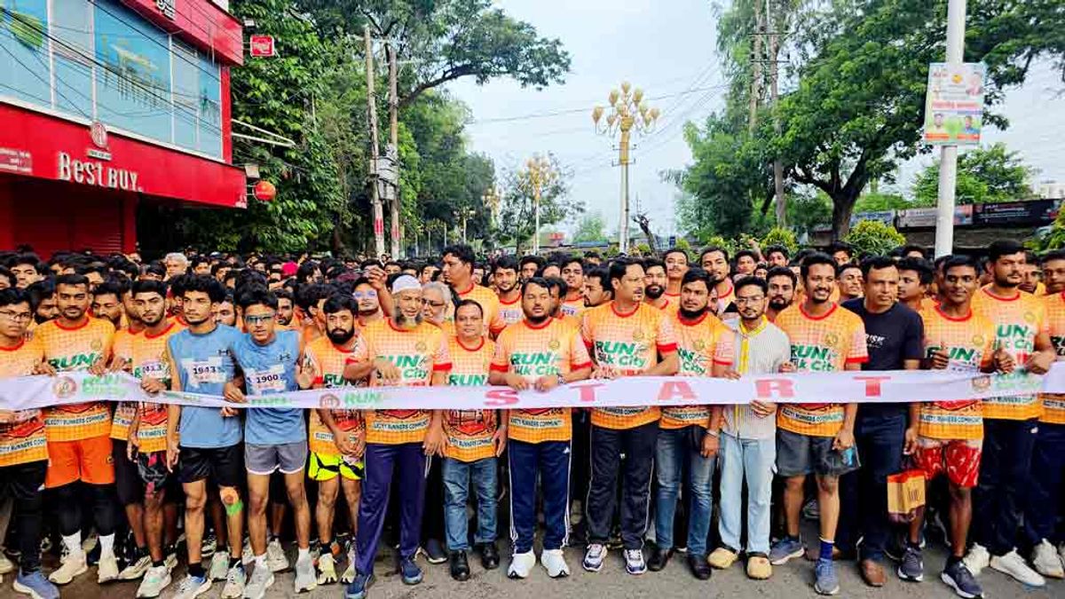 রাজশাহীতে ১২০০ রানারের অংশগ্রহণে অনুষ্ঠিত ‘রান ফর সিল্ক সিটি’
