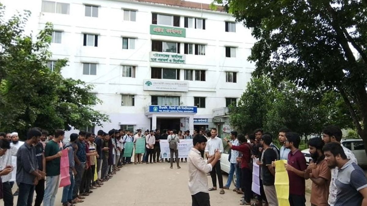 তিন দফা দাবিতে সিকৃবি-গবিতে ভেটেরিনারি শিক্ষার্থীদের কর্মসূচি