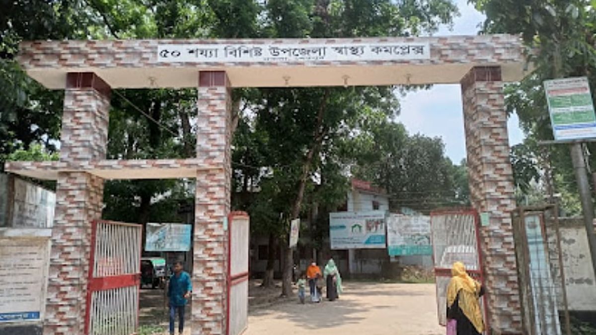 মেয়েকে ছোবল, জ্যান্ত সাপসহ হাসপাতালে ছুটলেন বাবা