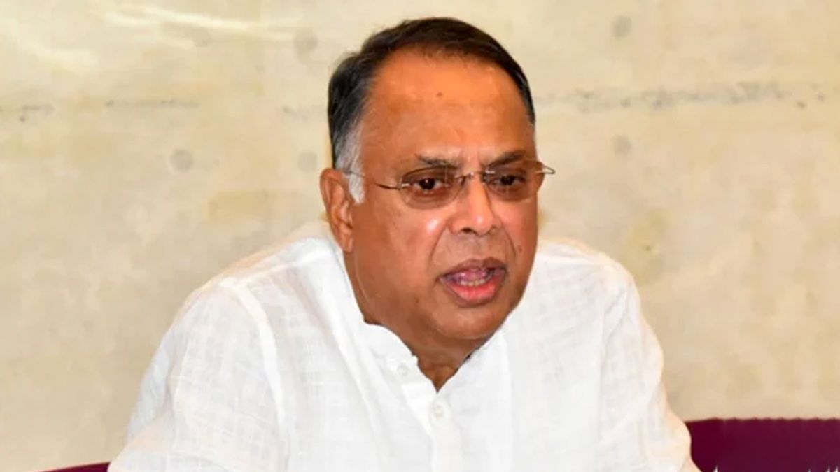 ২৩৫ ইউনিটে ৫০৭ কোটি টাকা বিদ্যুৎ বিল: জিএম বরখাস্ত, ভুক্তভোগীর কাছে দুঃখপ্রকাশ মন্ত্রীর