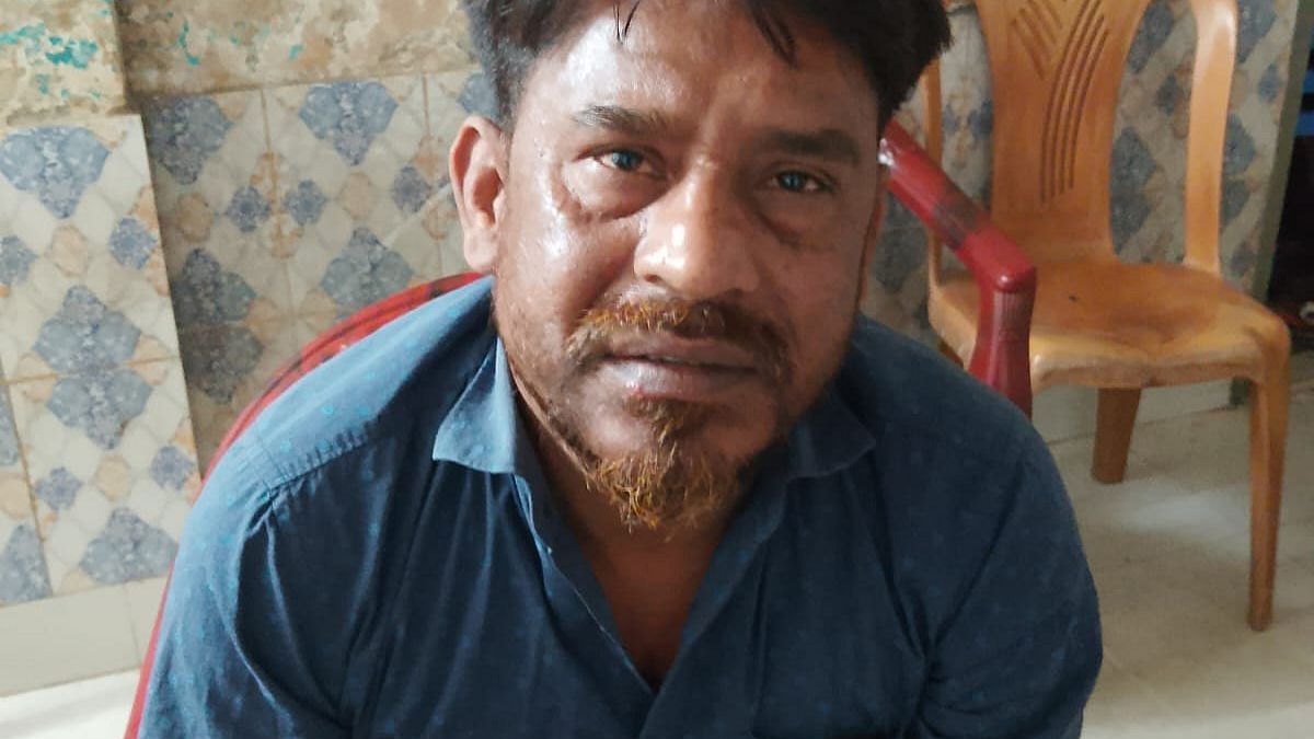শেখ হাসিনাকে ফেরানোর শপথ নেওয়ার পর পুলিশের হাতে আটক