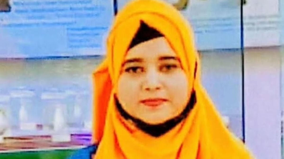 সরকারি চাকরি পেয়েই স্বামীকে তালাক