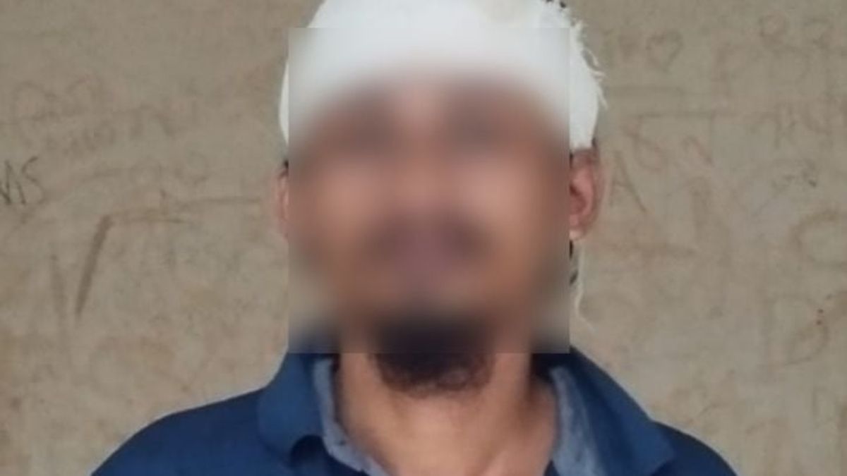 আজিমপুরে বাসে আগুন দেওয়ার চেষ্টা, আটক ১