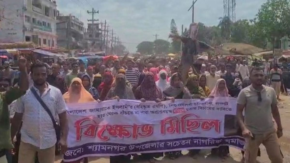 এমপি নজরুলের ফাঁসির দাবিতে উত্তাল শ্যামনগর