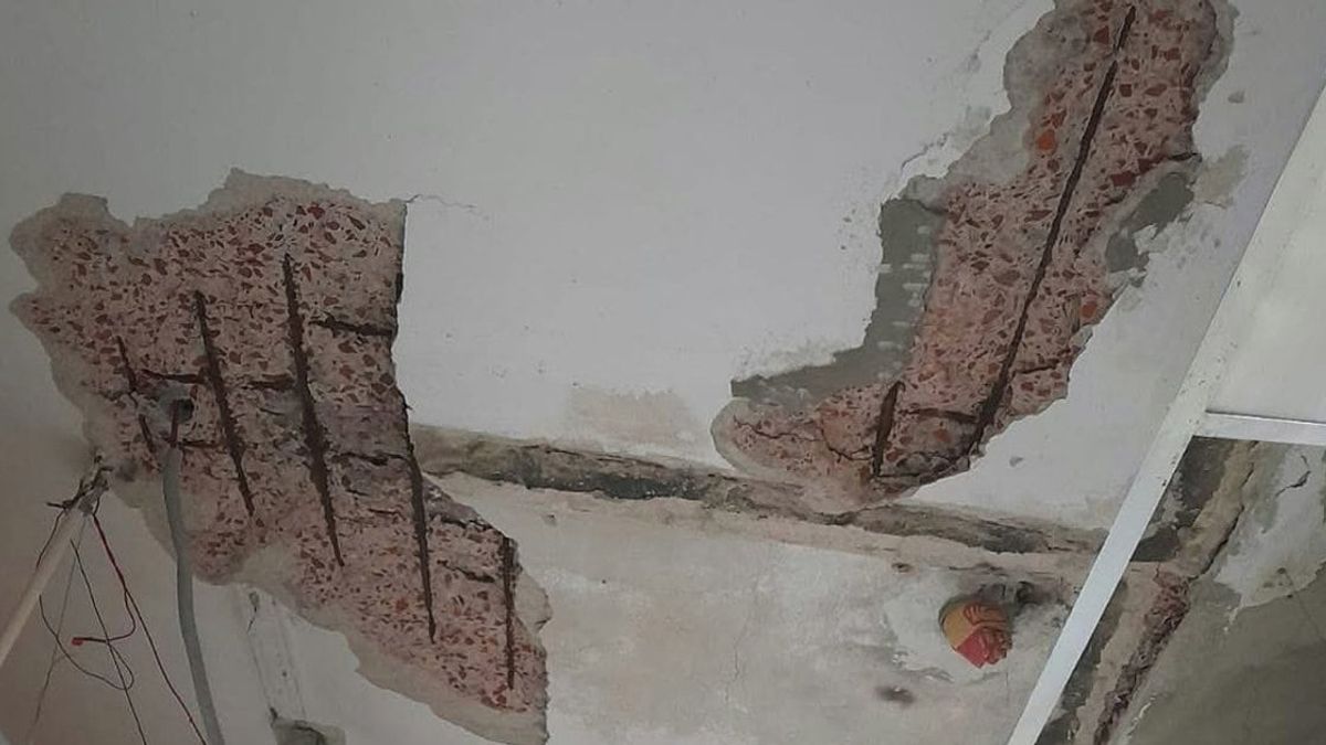 চাঁদপুর সরকারি হাসপাতালে প্লাস্টার ধসে পড়ে আহত রোগী, আতঙ্কে হুড়োহুড়ি