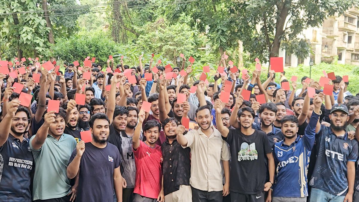 চুয়েটে আন্দোলনের পঞ্চম দিন, নতুন উপাচার্যকে ‘লাল কার্ড’ শিক্ষার্থীদের