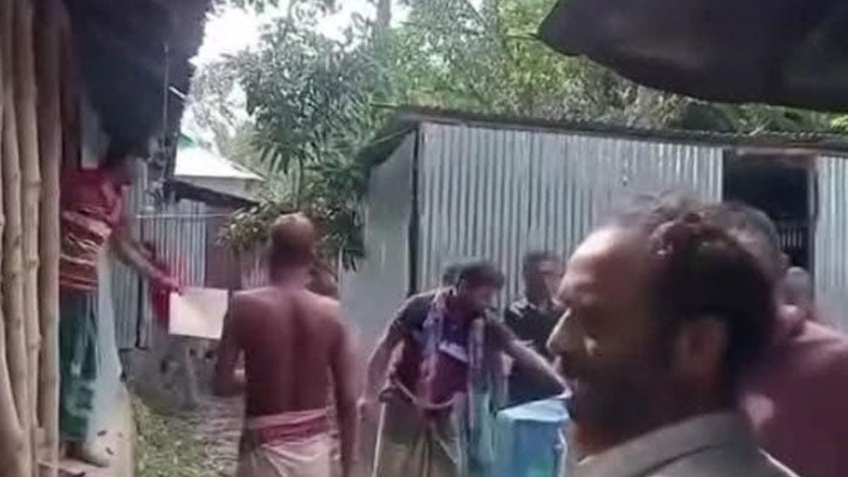 ছেলেকে জিম্মি করে মাকে সংঘবদ্ধ ধর্ষণ, অভিযুক্তদের বাড়িতে ভাঙচুর