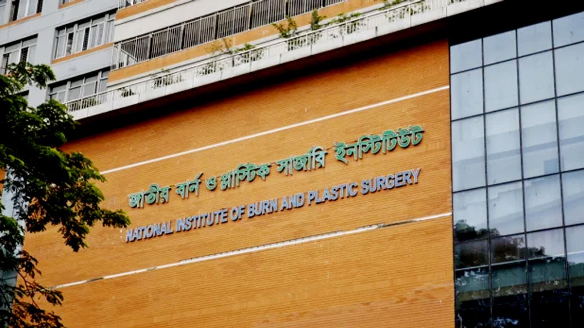 রাজধানীর সূত্রাপুরে ঘরে পেট্রল ঢেলে আগুন, ছেলের পর বাবারও মৃত্যু