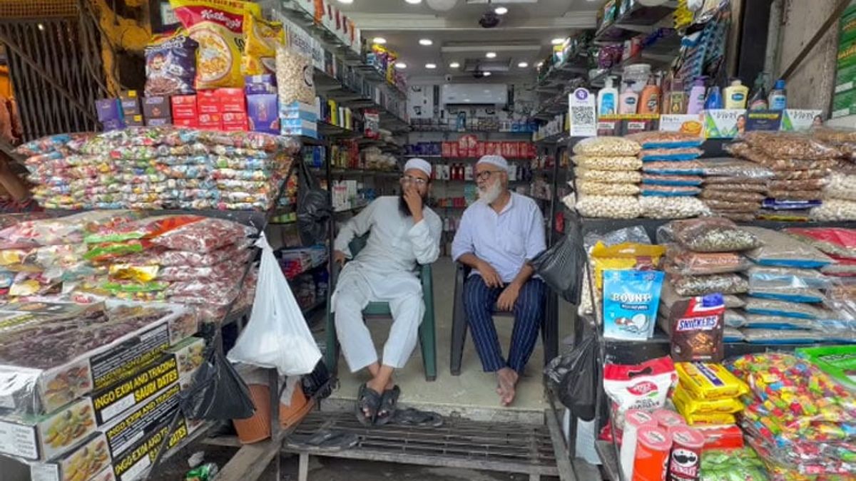 হোটেল বন্ধ: অগ্নিকাণ্ডের এক মাসে ধুঁকছে কলকাতার নিউমার্কেট