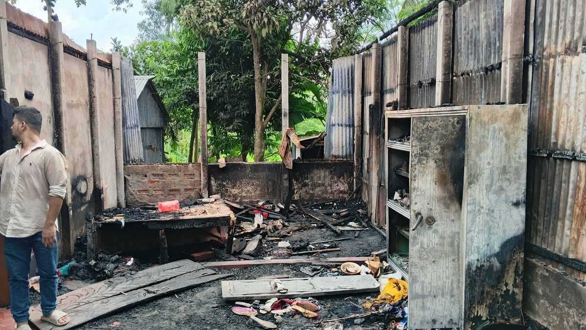 ঘরে আগুন দেওয়ার পর মা বললেন, ‘আমি আমার ছেলের ফাঁসি চাই’