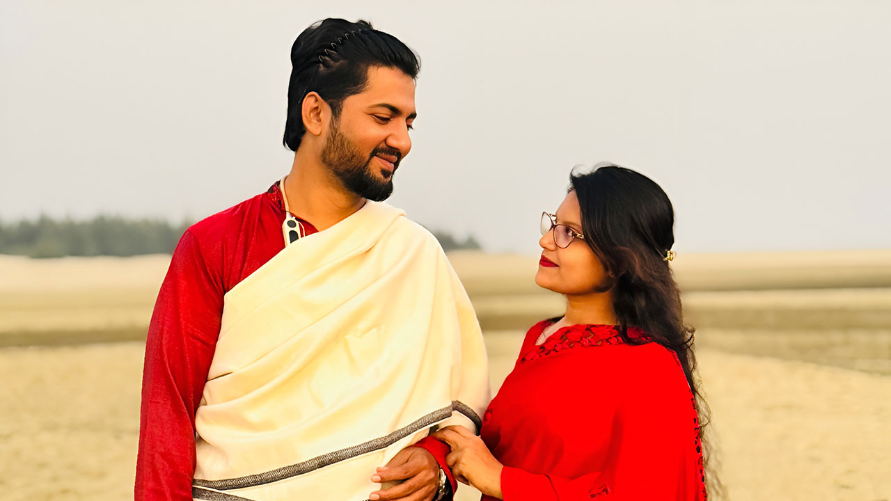 আজ প্রিয়তমা স্ত্রীর প্রশংসা করার দিন