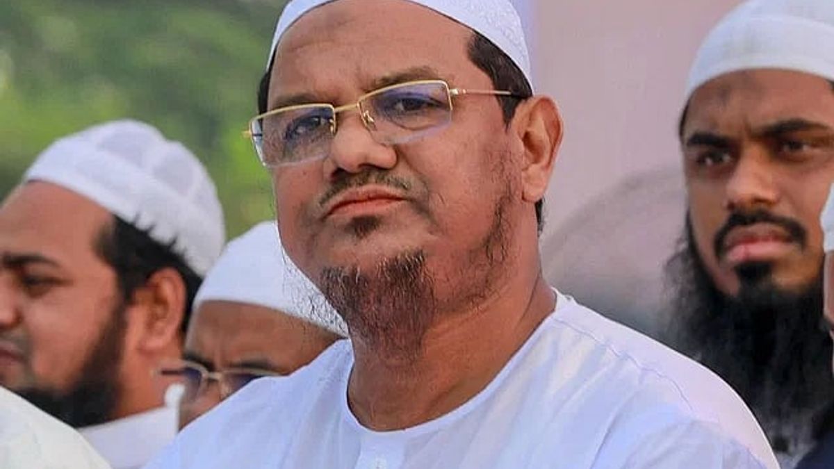 ১৪ দিনের দাওয়াতি সফরে যুক্তরাষ্ট্রে গেলেন চরমোনাই পীর
