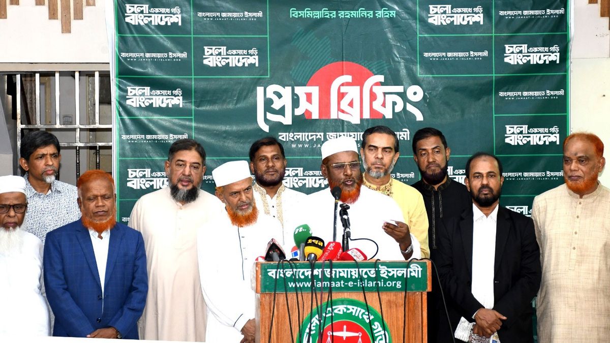 ইচ্ছাকৃতভাবে বিরোধী দলকে সংবিধান সংস্কার প্রক্রিয়া থেকে বাইরে ঠেলে দেওয়া হচ্ছে: পরওয়ার