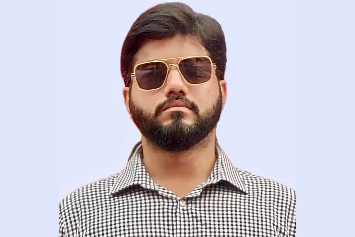 আধঘণ্টা আগেই নেতাকর্মীদের নিয়ে প্রেসক্লাবে এলেন ইশরাক হোসেন