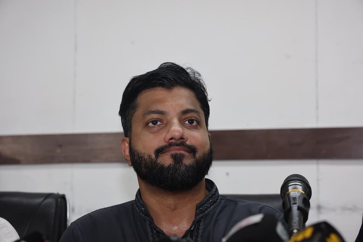 রাতে ‘গুজব’, সকালে ‘পদত্যাগের সিদ্ধান্ত’, দুপুরে ‘স্বেচ্ছায় অব্যাহতি’: ইশরাকের যত বক্তব্য