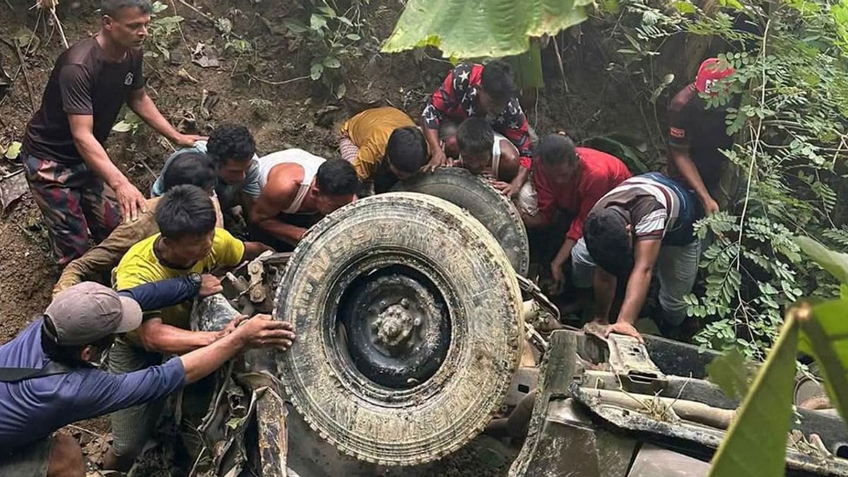 বান্দরবানের থানচিতে পর্যটকবাহী গাড়ি খাদে পড়ে নিহত ২