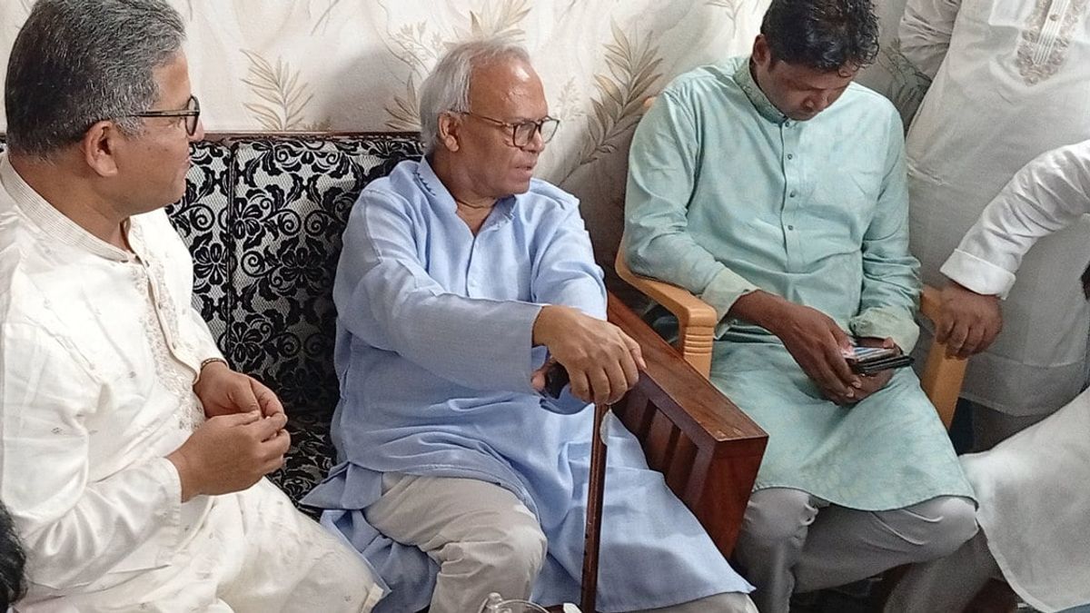 গণতান্ত্রিক সরকারের বিরুদ্ধে ষড়যন্ত্র করে লাভ নেই: রিজভী