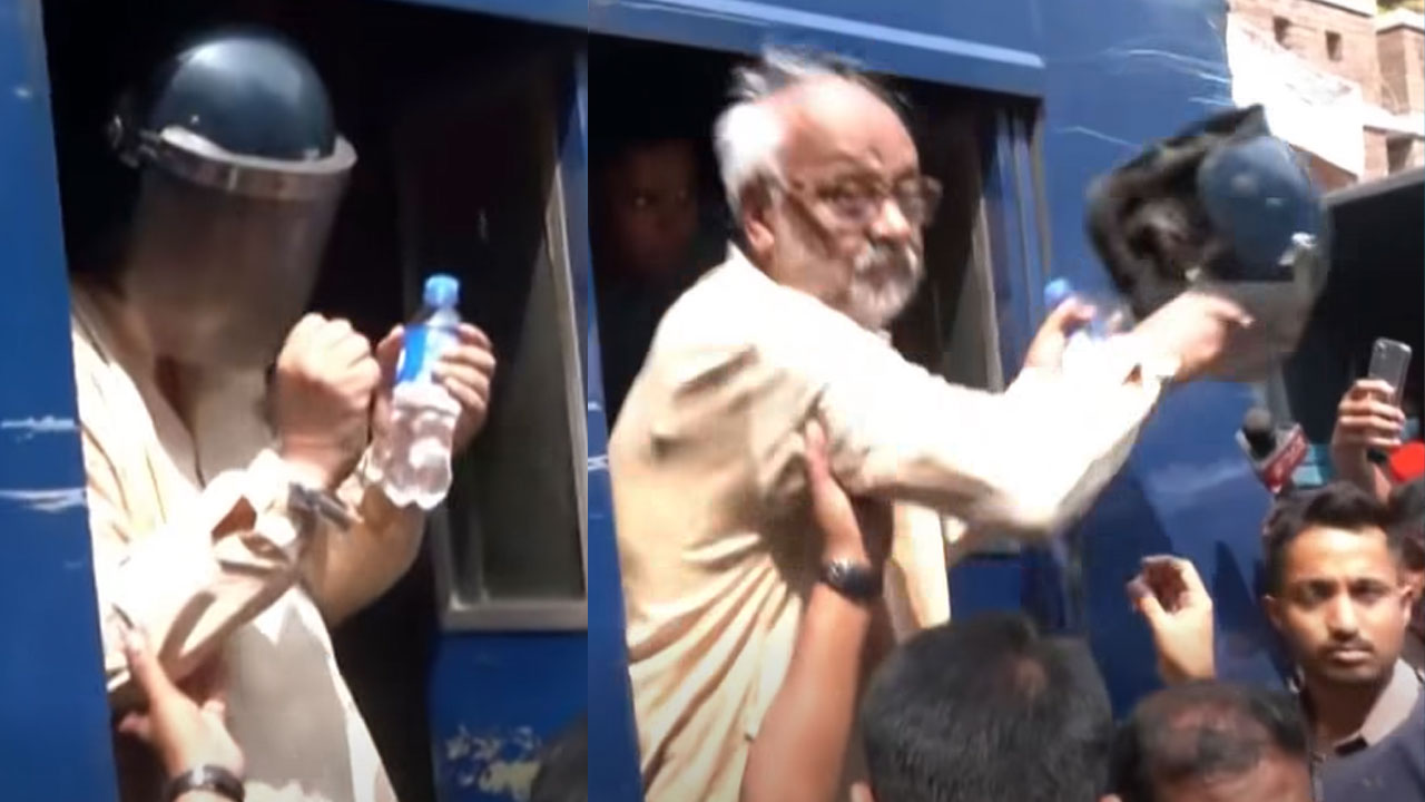 ‘আমি আওয়ামী লীগার না’ বলেই হেলমেট ছুড়ে ফেললেন জামায়াত নেতা আখতারুজ্জামান