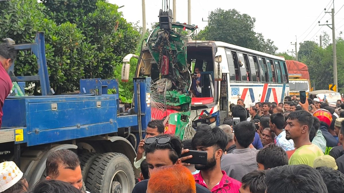 ময়মনসিংহে সড়ক দুর্ঘটনা: নিহত ৭ জনের চারজন একই পরিবারের