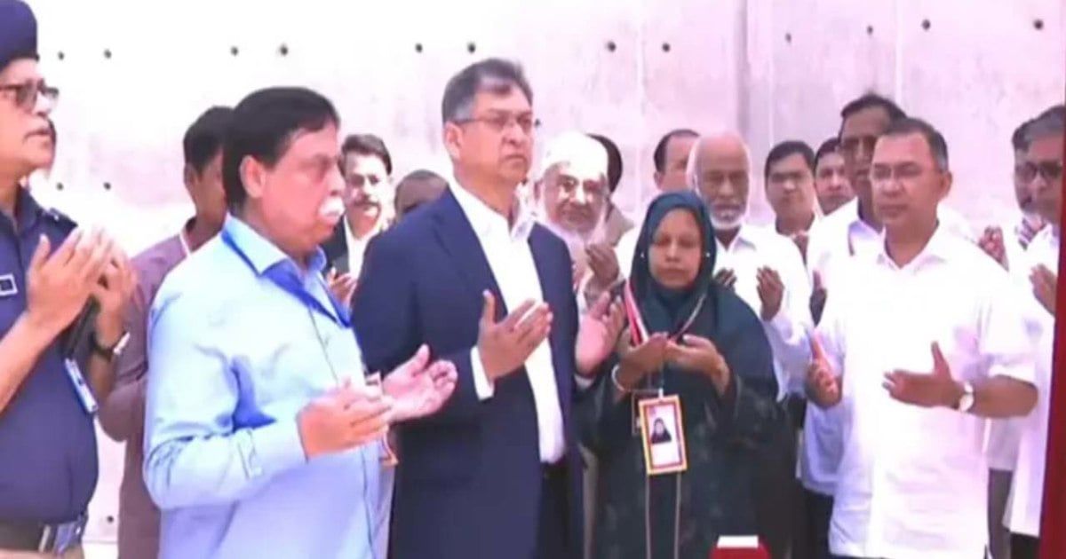 ওসমানী উদ্যানে ‘জুলাই স্মৃতিস্তম্ভ’ উদ্বোধন করলেন প্রধানমন্ত্রী