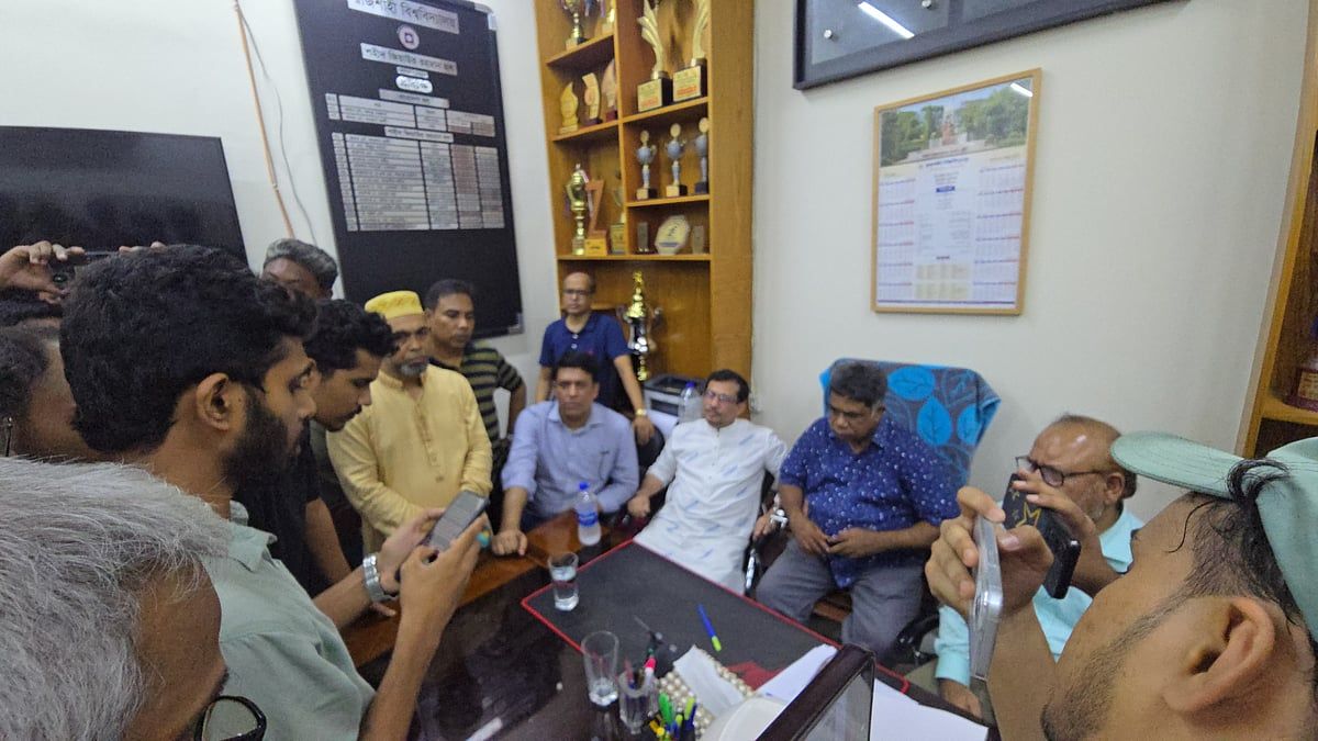 রাজশাহী বিশ্ববিদ্যালয়ে সাংবাদিকদের ওপর হামলার ঘটনায় মামলা করবে প্রশাসন, তদন্ত কমিটি গঠন