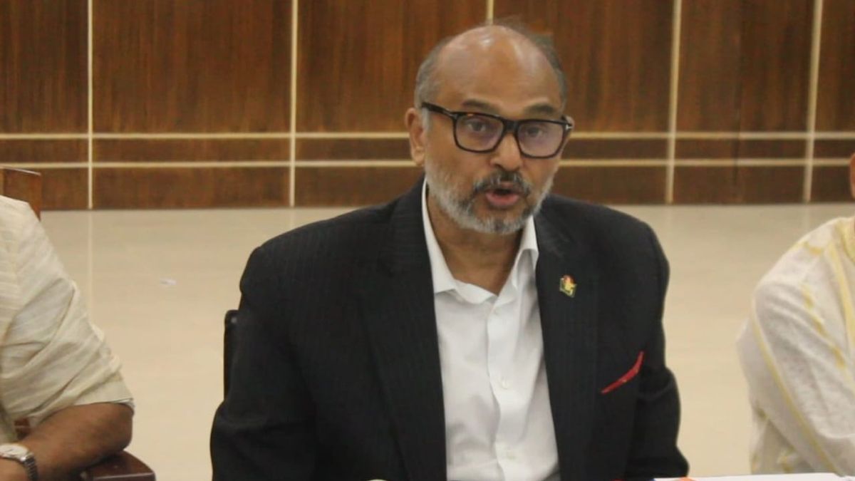 ভঙ্গুর অর্থনীতি সামলাতে দেশীয় কৌশলেই এগোচ্ছে সরকার
