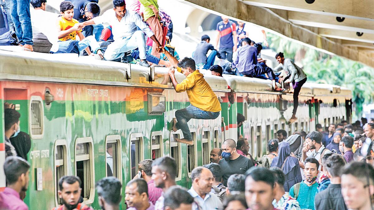 ট্রেনের টিকিট: আসন কম, নাকি নিয়ন্ত্রণে গলদ