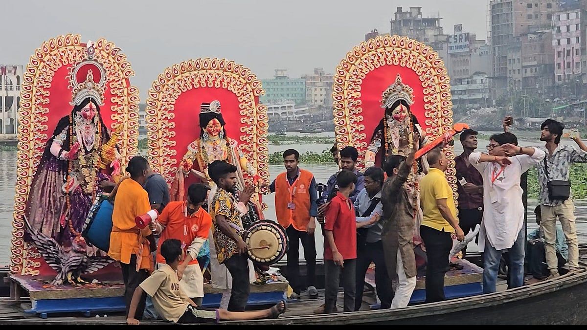 প্রতিমা বিসর্জনে শেষ হলো হিন্দু সম্প্রদায়ের প্রধান ধর্মীয় দুর্গোৎসব
